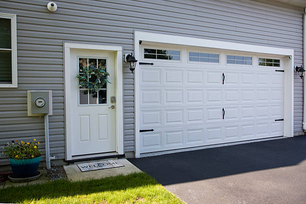 24/7 Emergency Garage Door Panel Replacement experts in Tiltonsville, OH